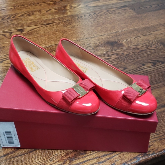SALVATORE FERRAGAMO flats with Vara Bow - Picture 1 of 8